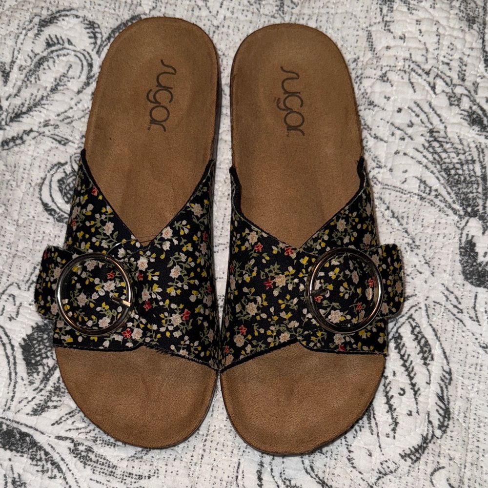 NWOT Sugar Women's Black Floral Buckle Sandals
